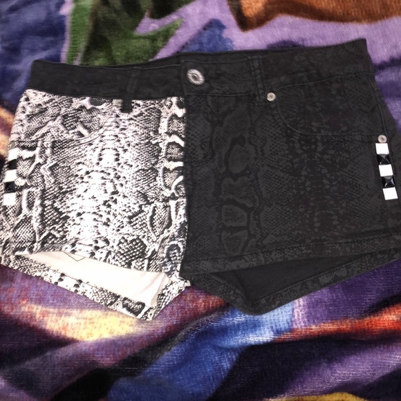 Lovesick shorts - Picture 1 of 3